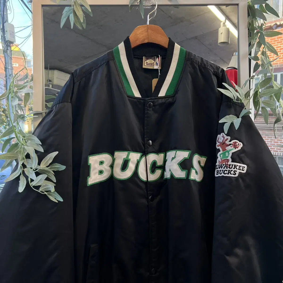 NBA Milwaukee Bucks Majestic Jumper