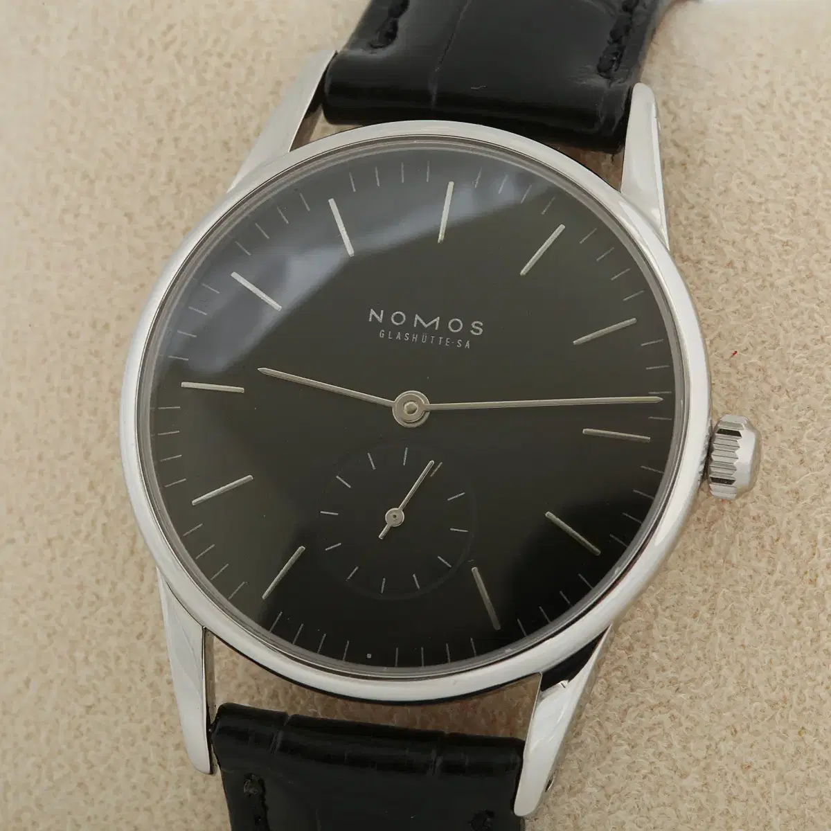 노모스 오리온 NOMOS Orion 블랙 다이얼 수동 시계 Ref.307