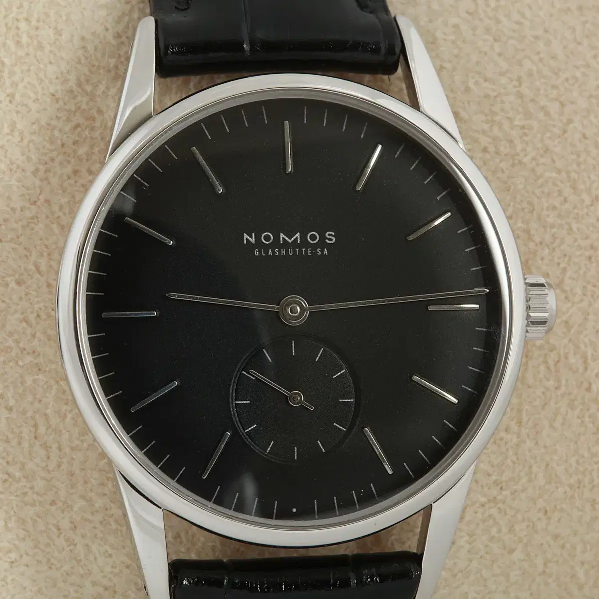 노모스 오리온 NOMOS Orion 블랙 다이얼 수동 시계 Ref.307