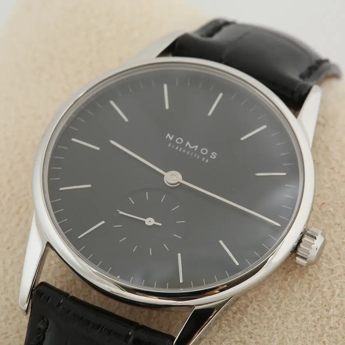 노모스 오리온 NOMOS Orion 블랙 다이얼 수동 시계 Ref.307