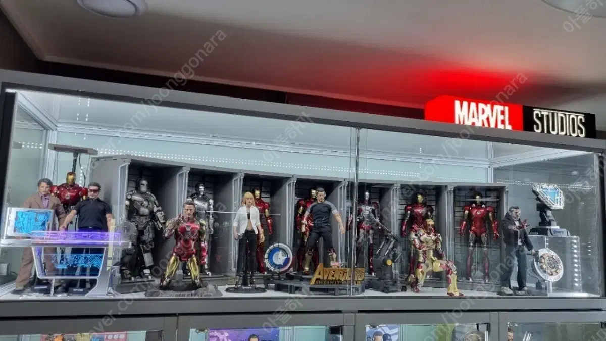 Hot Toys Hall of Armor7 sells