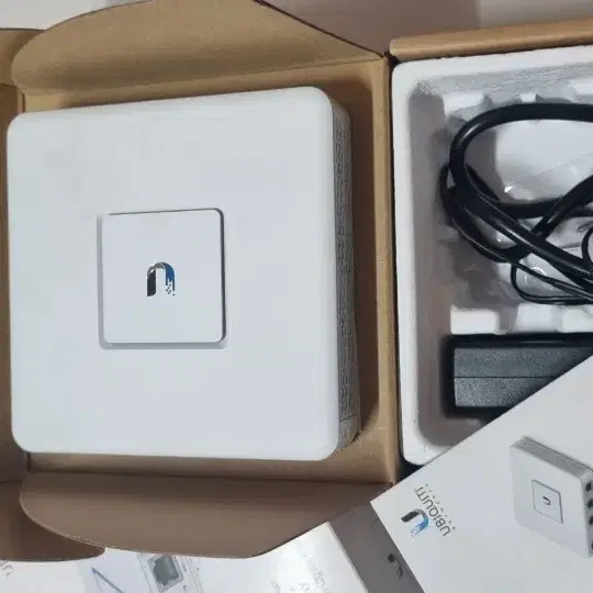 유비쿼티 UNIFI USG Security Gateway