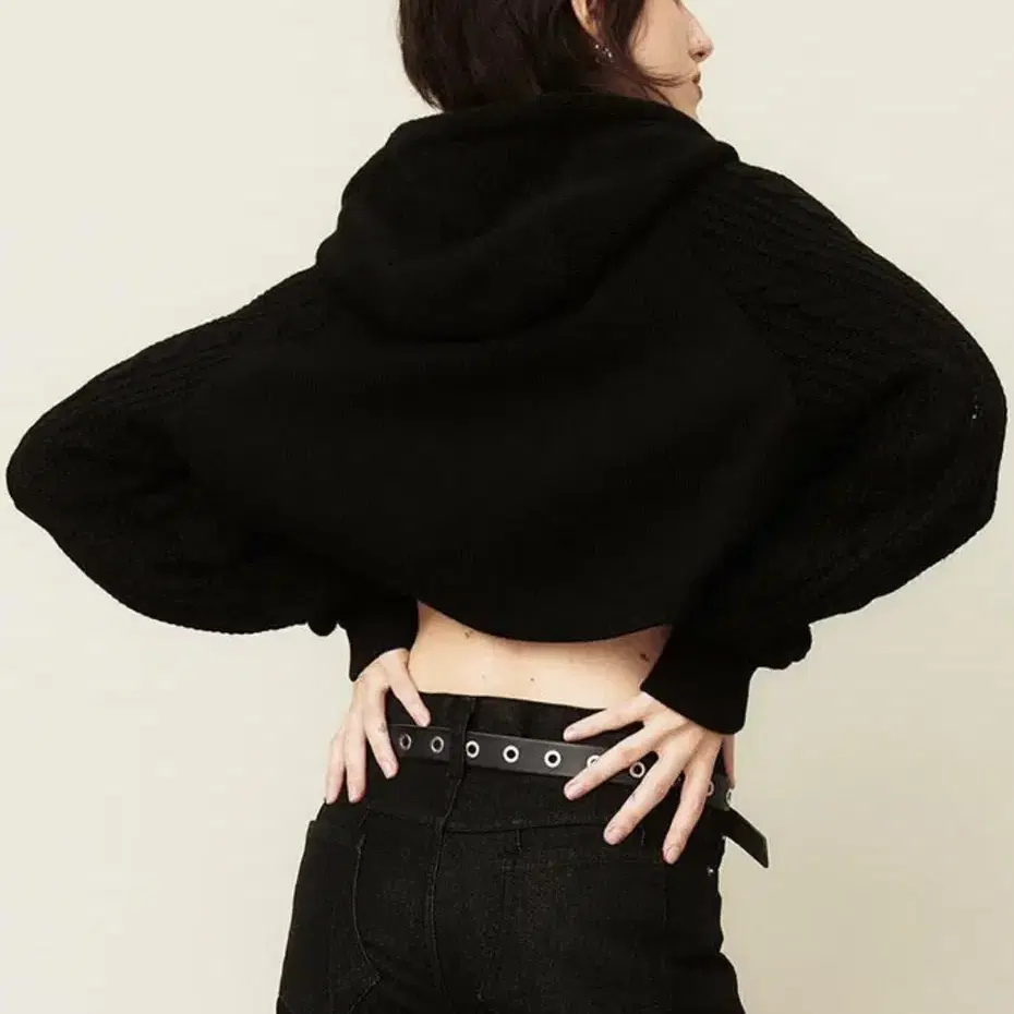 Kijun 기준 Knitted Crop Hoodie Black