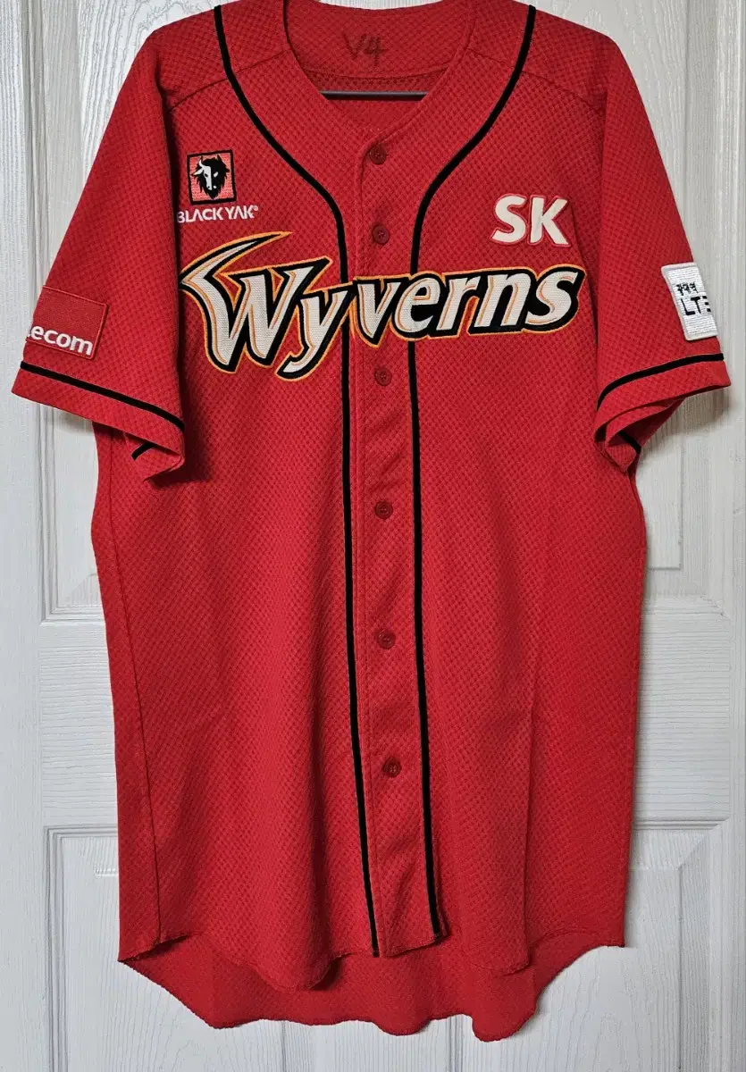 SK Wyverns (SSGlanders) away jersey (given to coach Jo Woong-chun, worn)