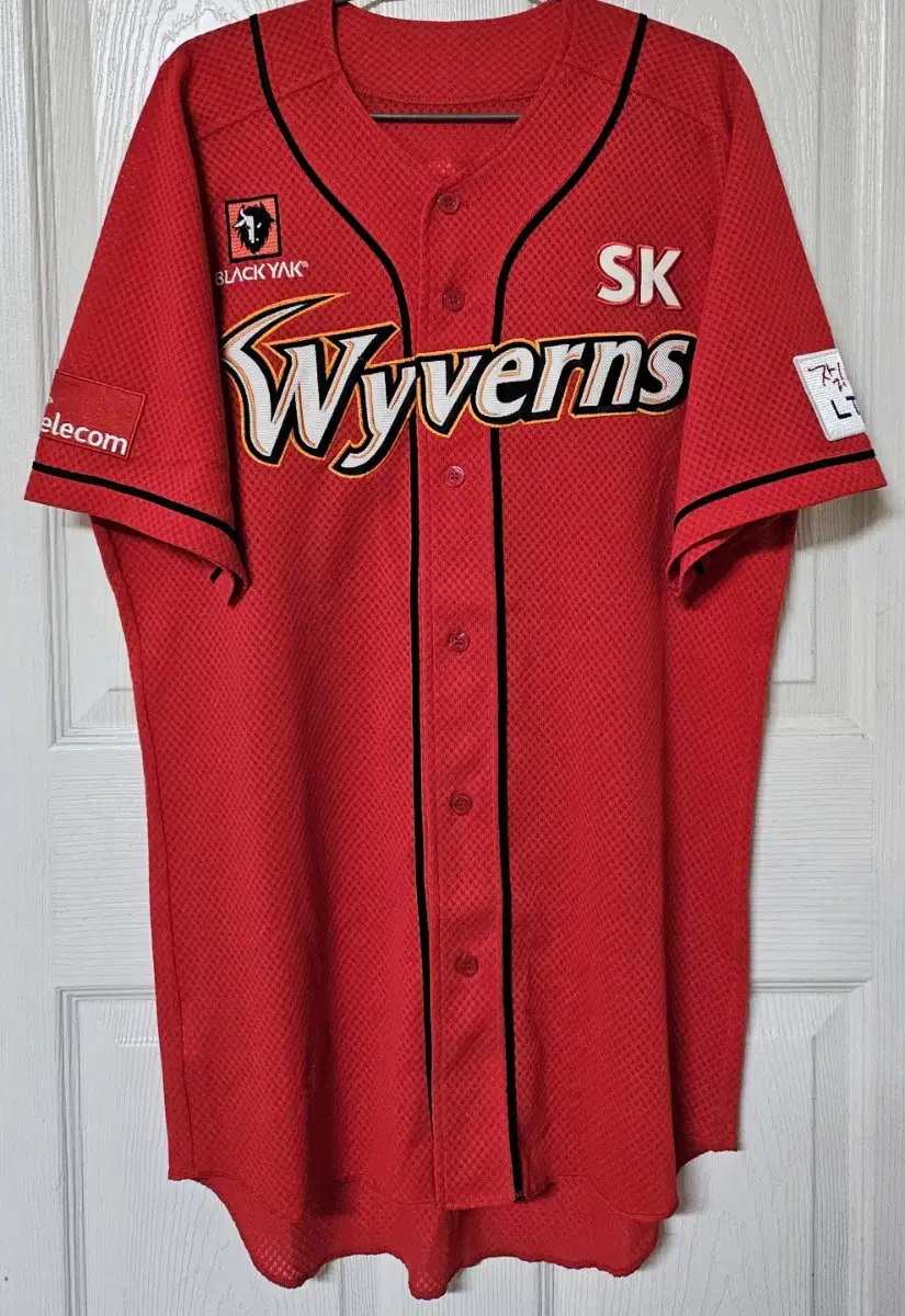 SK Wyverns (SSGlanders) away jersey (given to coach Jo Woong-chun, worn)