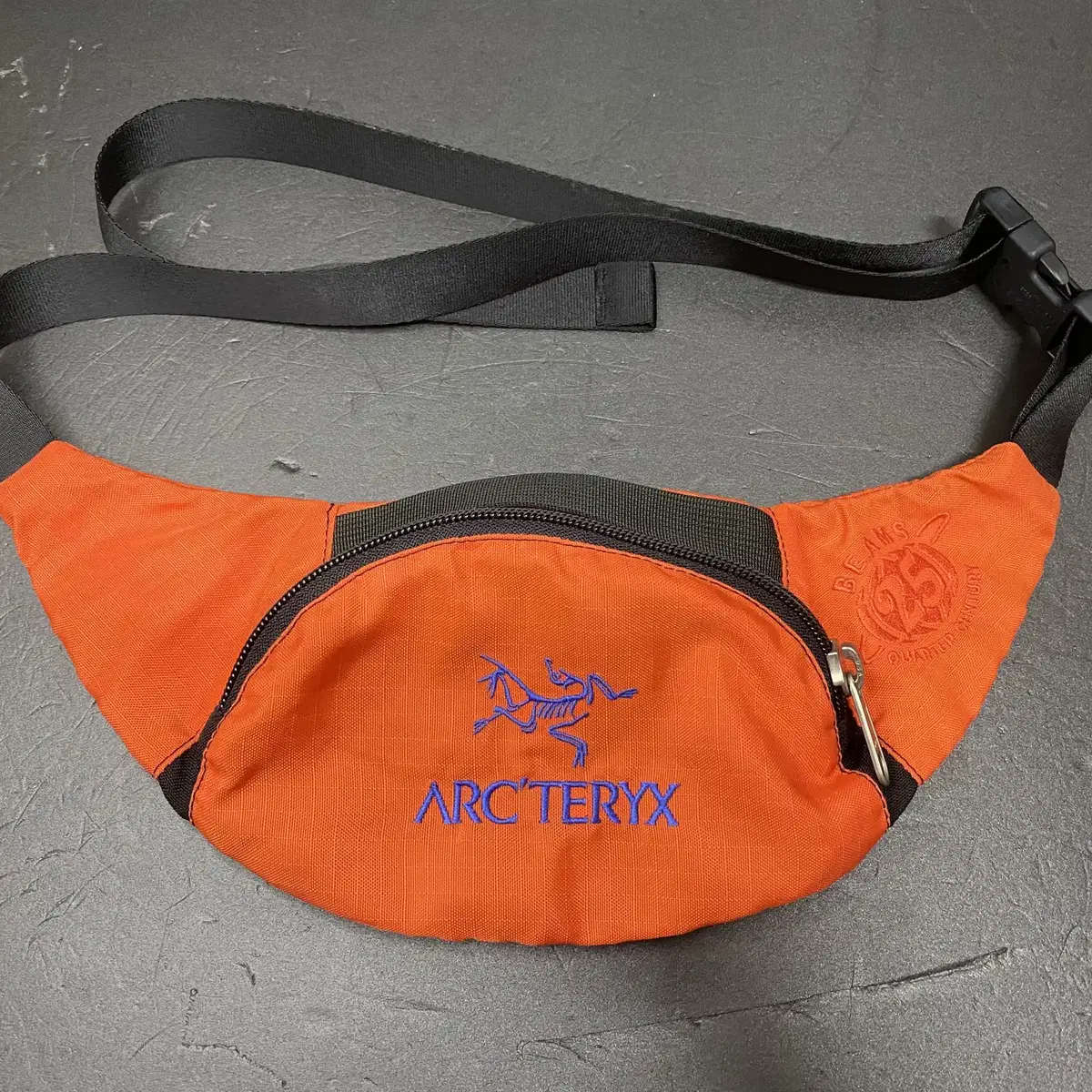 25" Arcteryx x beams 한정판 힙색