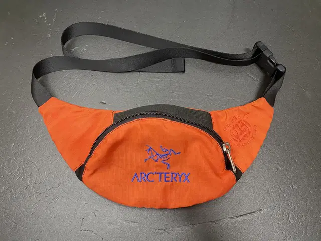 25" Arcteryx x beams 한정판 힙색