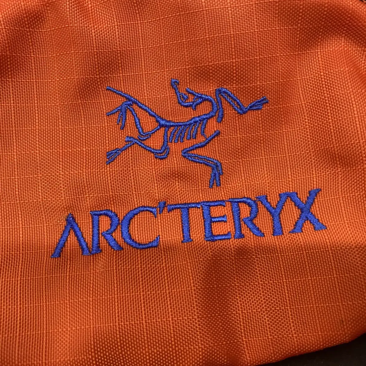 25" Arcteryx x beams 한정판 힙색