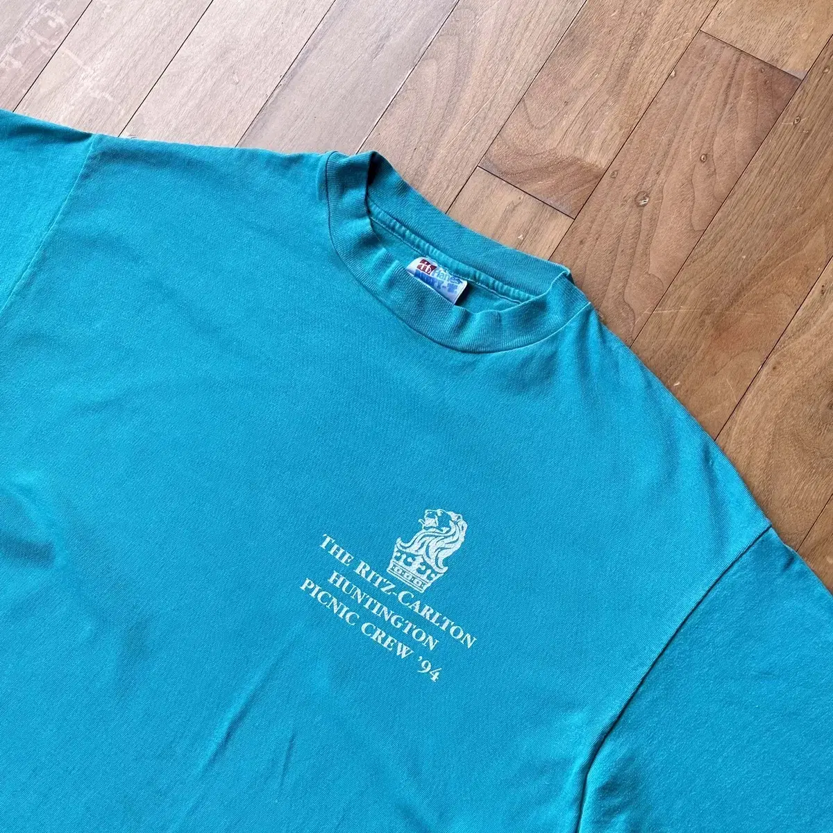 90s Ritz-Carlton Hotel Picnic Size 100-105