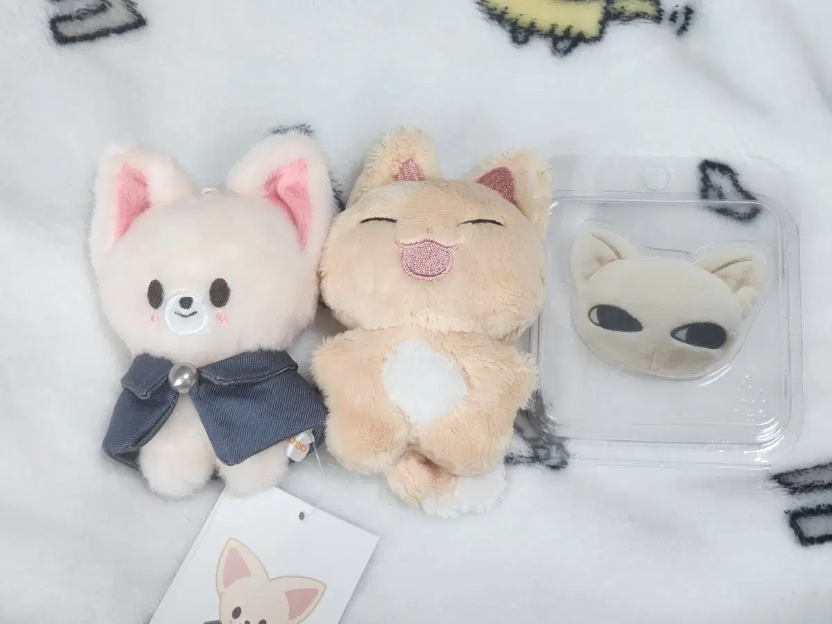 Lamb Bread Concierge Zuu Foxini Lamb Gryptok sold in bulk straykids i.n dolls