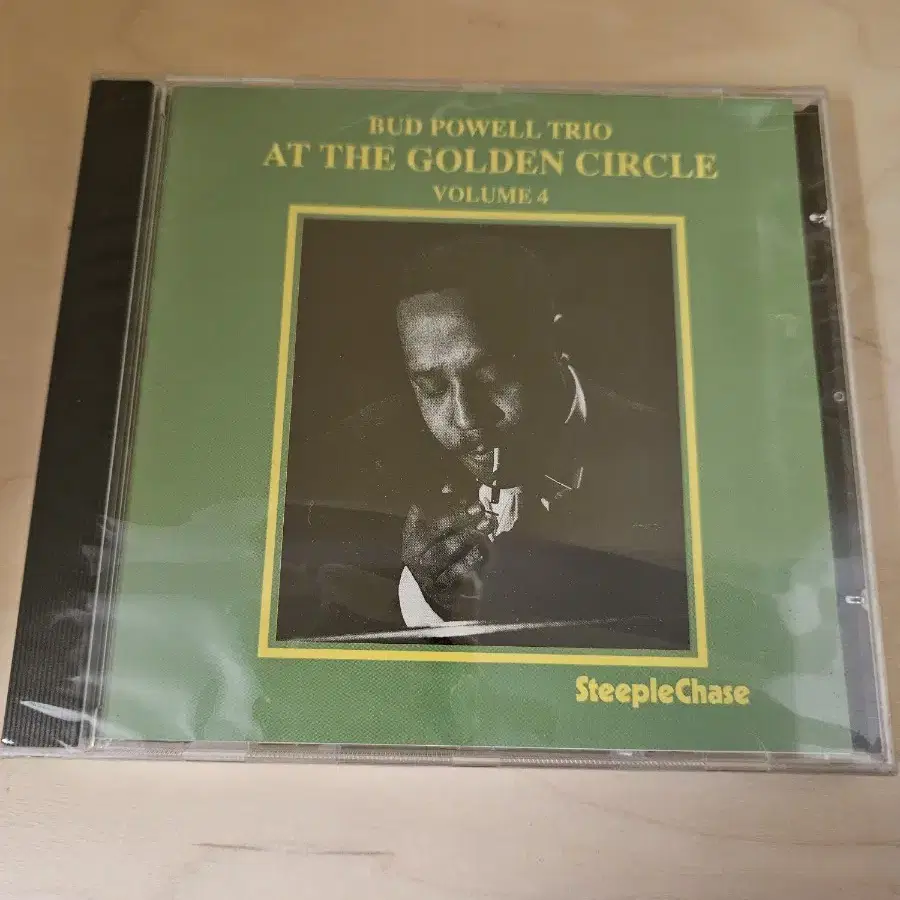 Bud Powell Trio앨범명: At the Golden Circ