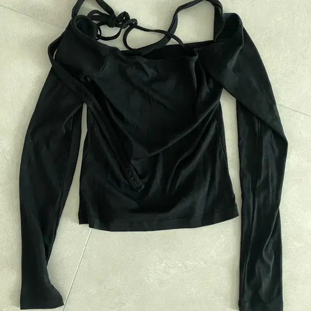 세릭 cerric tangle strap top 블랙(사이트 품절)