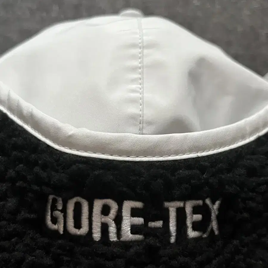 Palce Gore-Tex 이어플랩 모자 23fw