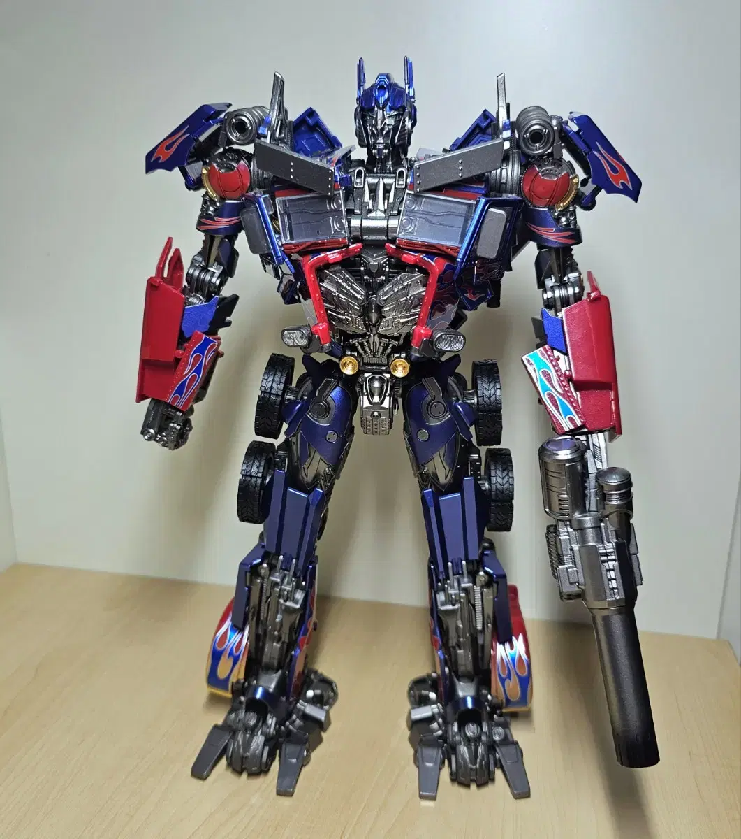 LS-03F Black Mamba Optimus Prime (Abs) sells