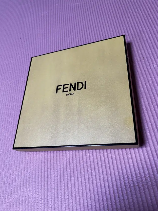 펜디 FENDI 포장 박스 판매합니다.  - 사이즈 : 24.5-24.5