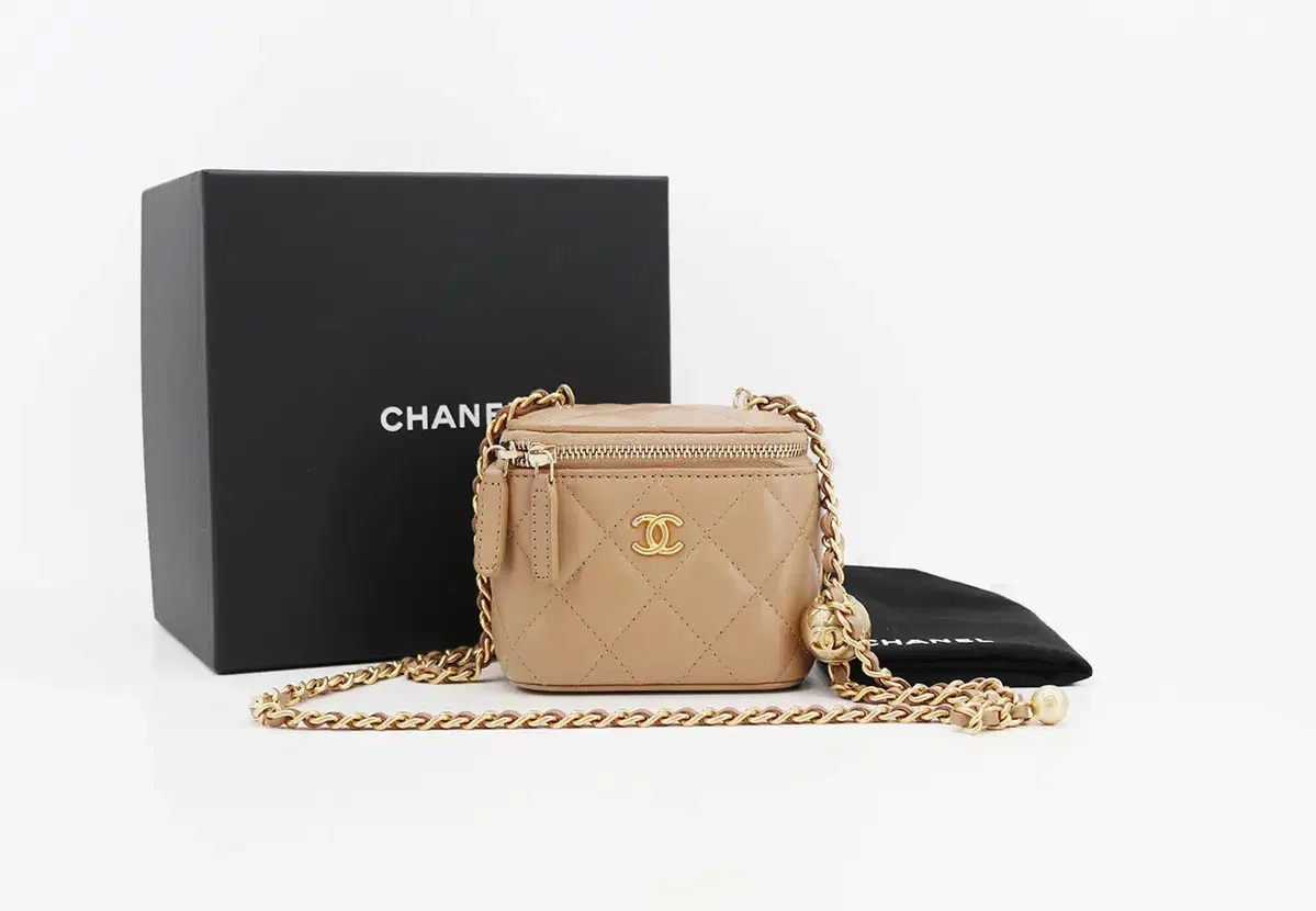 [착한중고명품부산점] Chanel Golden Ball Vanity Mini Chain Bag Built-in Chip Condition A+