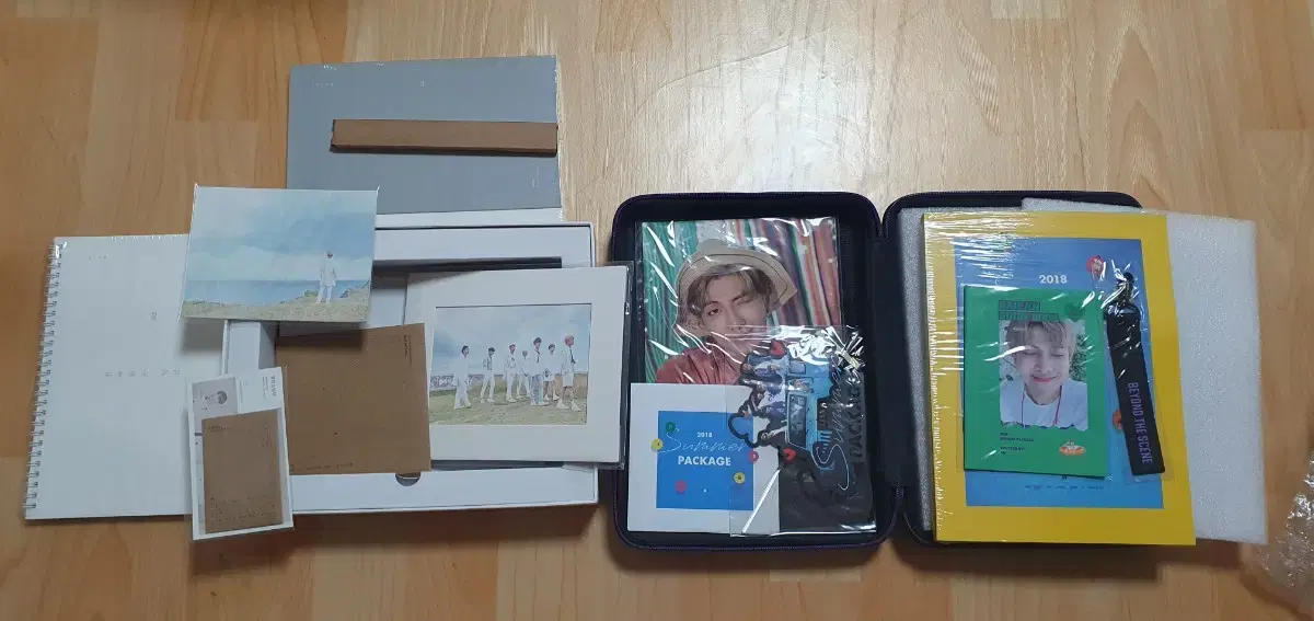 With the departure of BTS, we are selling the 2018 season's greetings + Summer Package bulk set.