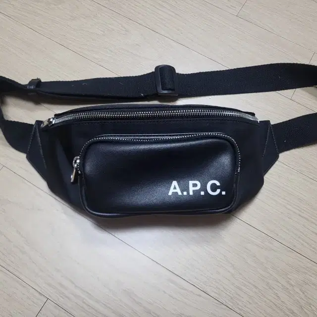 A.P.C 아페쎄 힙쌕 가방