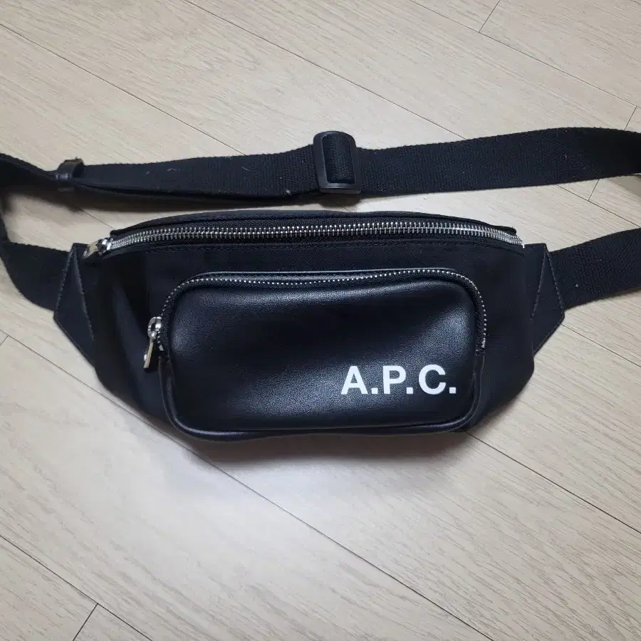 A.P.C 아페쎄 힙쌕 가방