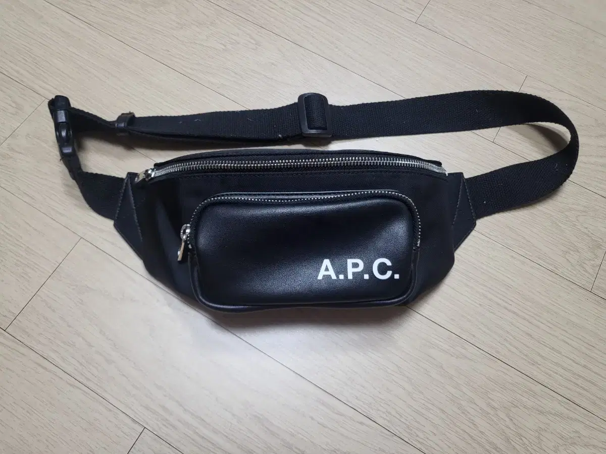 A.P.C 아페쎄 힙쌕 가방