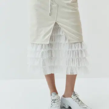 【Gimmetheyoung】24SS G_TUTU LAYERED TRACK SKIRT 김미더영(GIMMETHEYOUNG) G_TUTU LAYERED TRACK SKIRT / WHITE