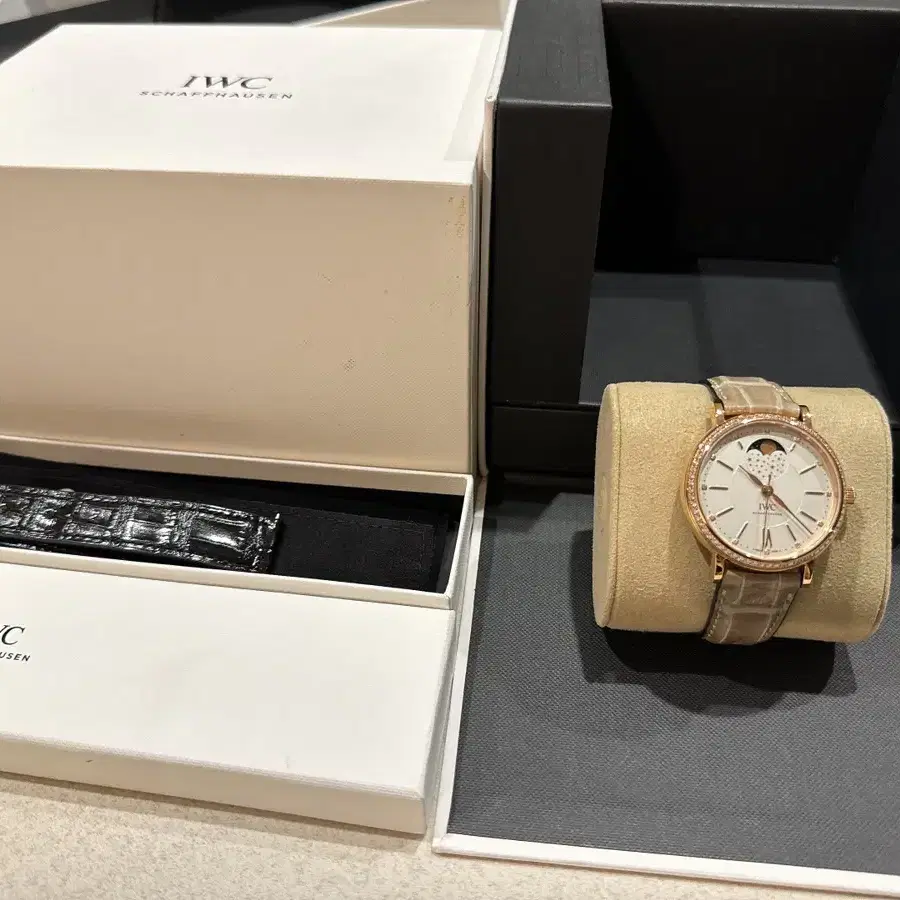 IWC 포르토피노 문페이즈 베젤다이아 37mm 판매합니다 (여성용)