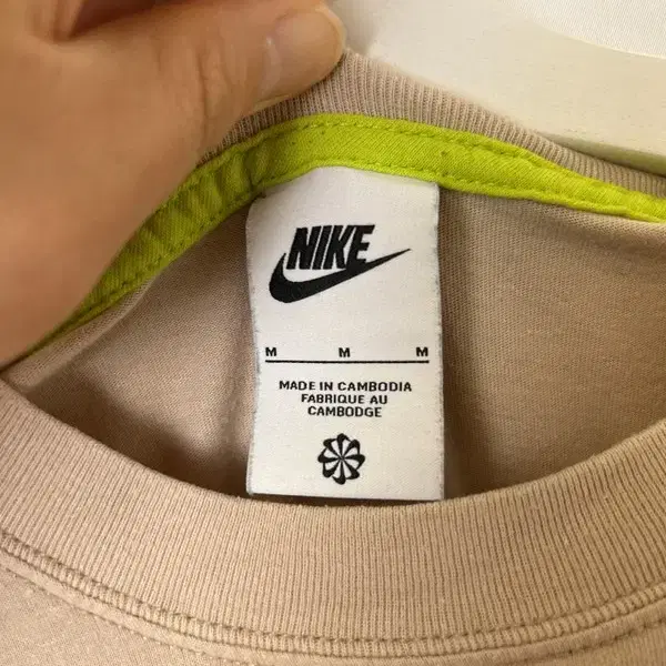 NIKE 나이키 톤온톤 자수 로고 스티치 반팔 티  XL 베이지