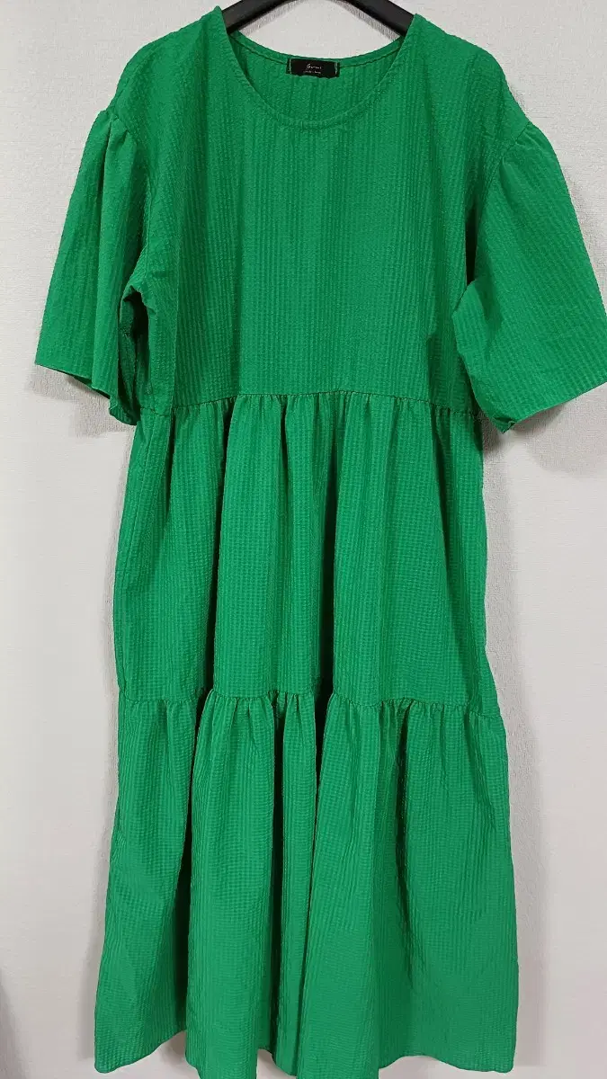 Green puff sleeve jeogimyeon shirring ONEPIECE (around 66)