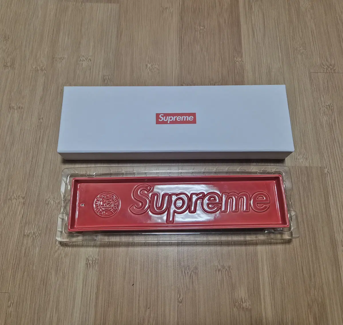 Supreme 슈프림 쿰바 인세스 트레이 레드