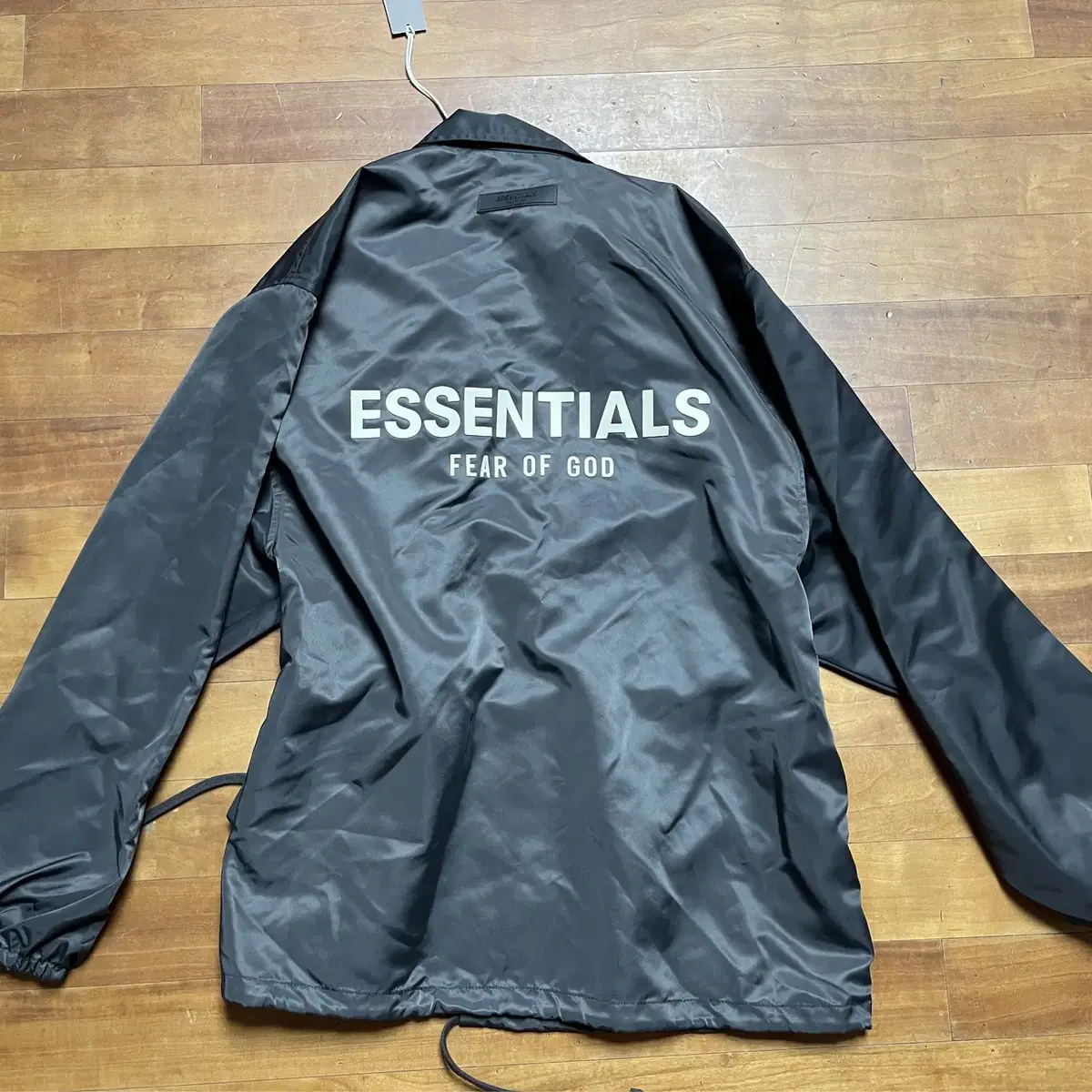 Essentials coach jacket 아이언 컬러