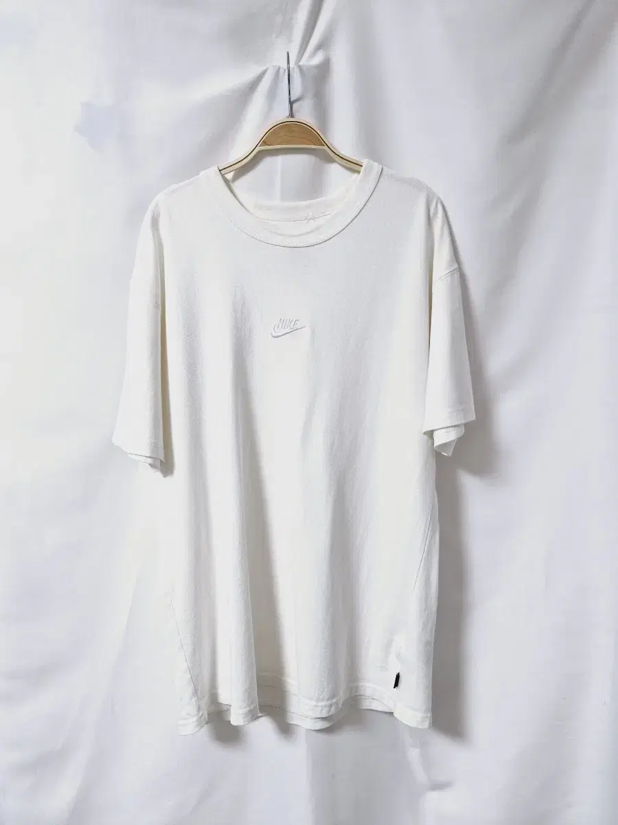 Nike Loose Fit Short Sleeve Tee