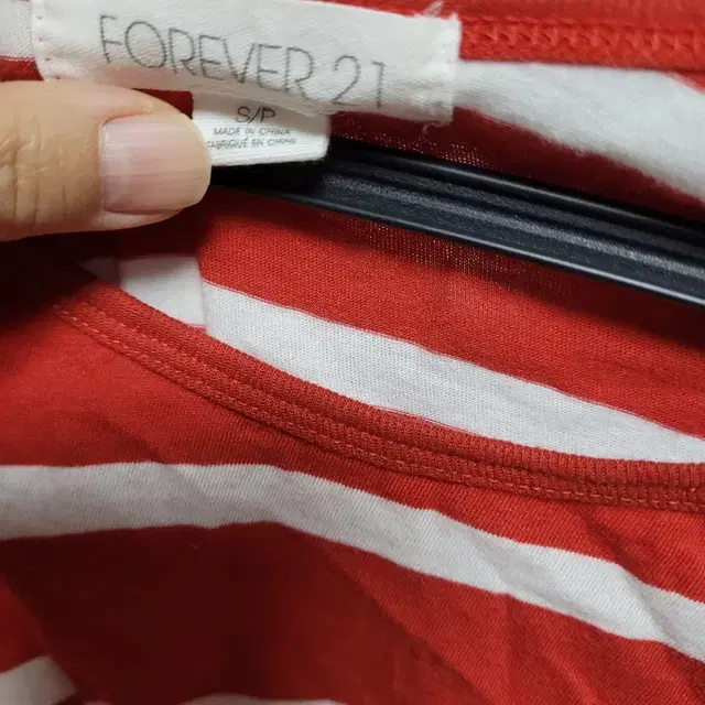 [S] Forever21 레드 화이트 스트라이프 오픈넥 롱슬리브 티셔츠