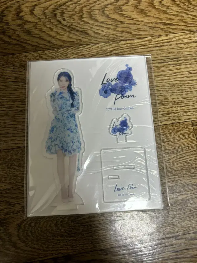 아이유 Love Poem 콘서트굿즈 아크릴스탠드 기본ver./서울ver.