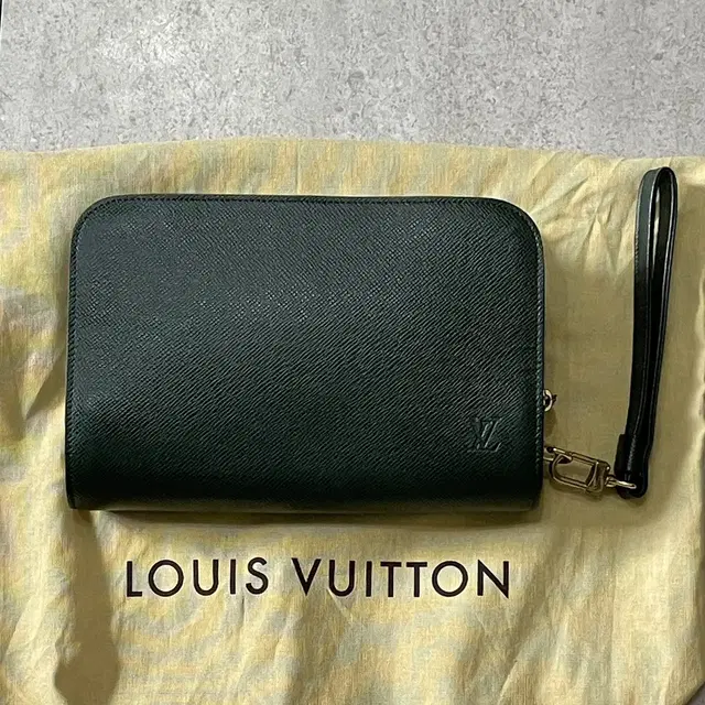 정품 / Louis Vuitton / 루이비통 타이가 레더 포쉐트 바이칼