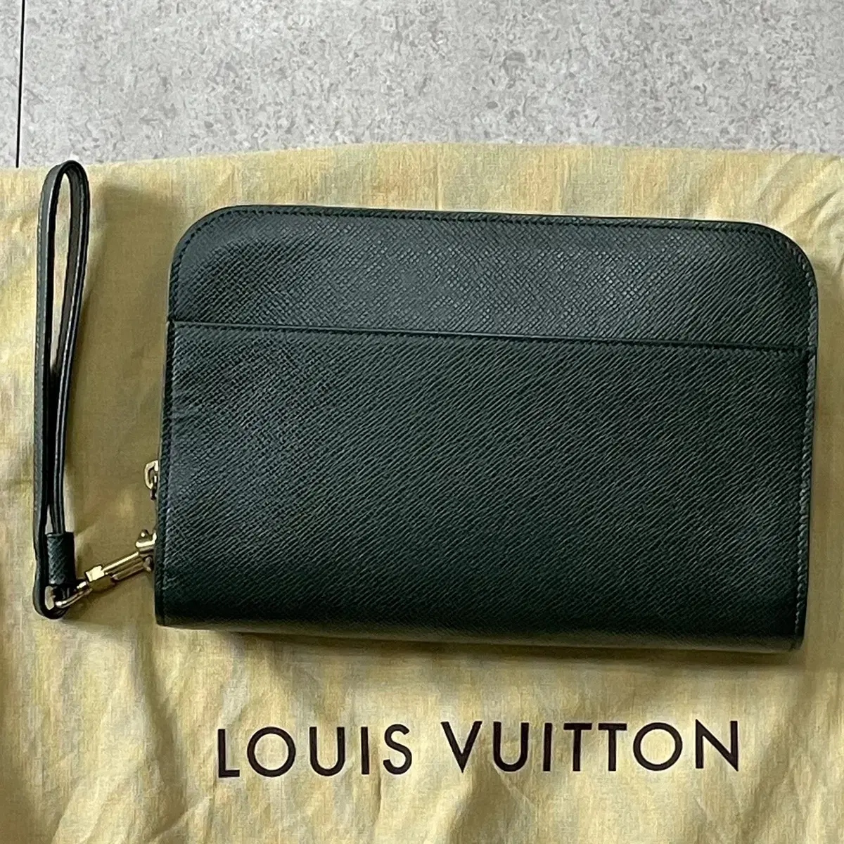 진품 / Louis Vuitton / 루이비통 타이가 레더 포쉐트 바이칼