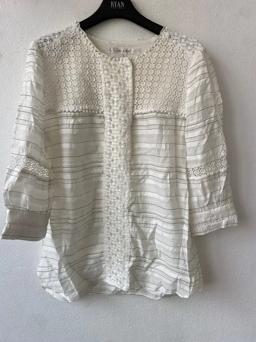 On&On Eyelet Punching Knitting Pearl Lace Blouse