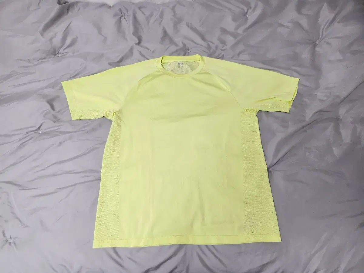 Uniqlo Cool Material T-shirt XL