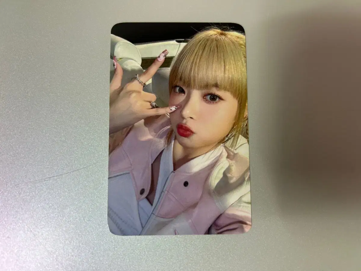 Le Sserafim hong eunchae Perna Perfect Night Workshop sells photocards