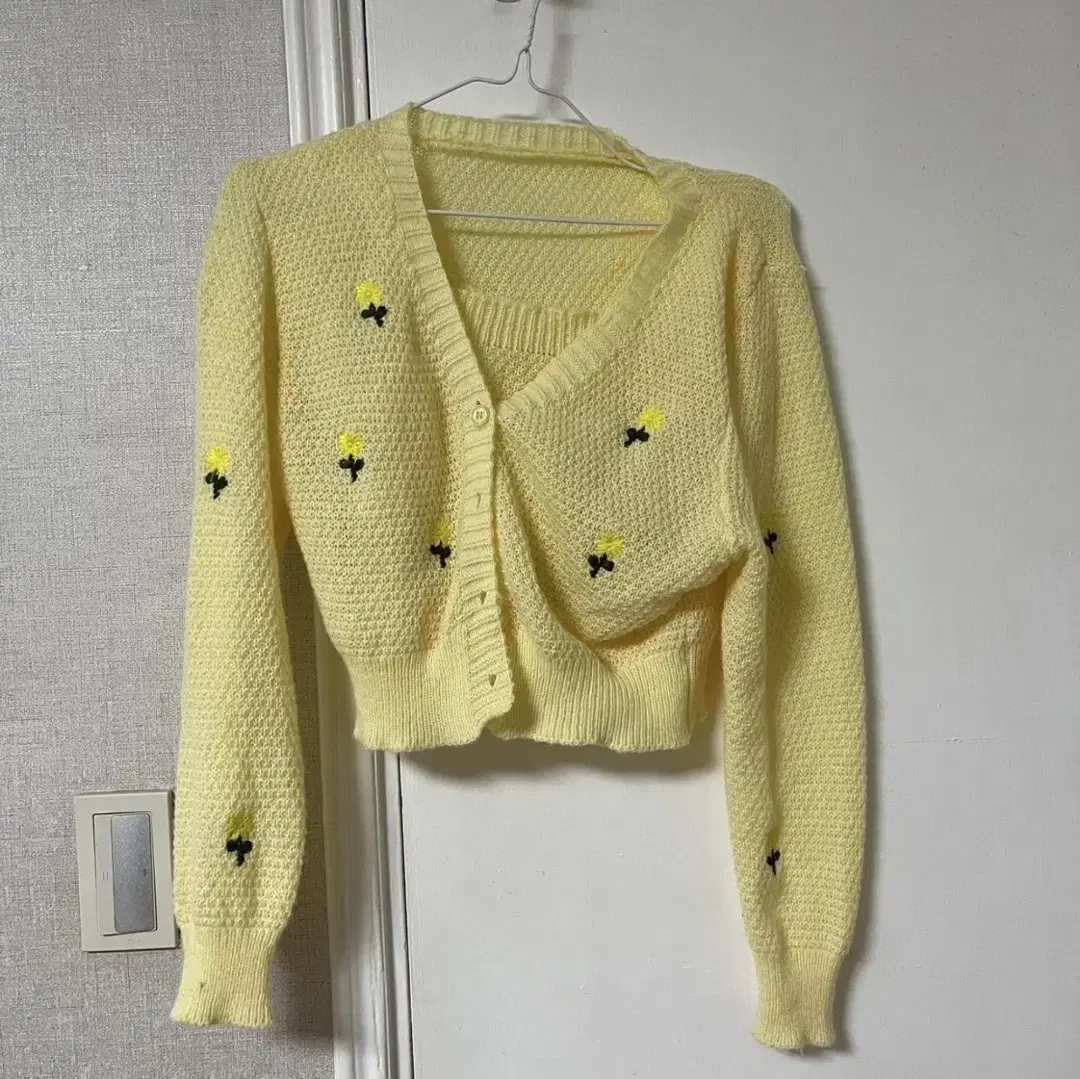 Sell Only)Yellow cardigan and vest set