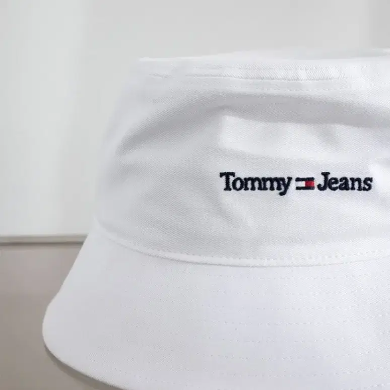 타미힐피거 [Tommy Hilfiger] 스몰 레터링 자수 스포츠 버킷햇