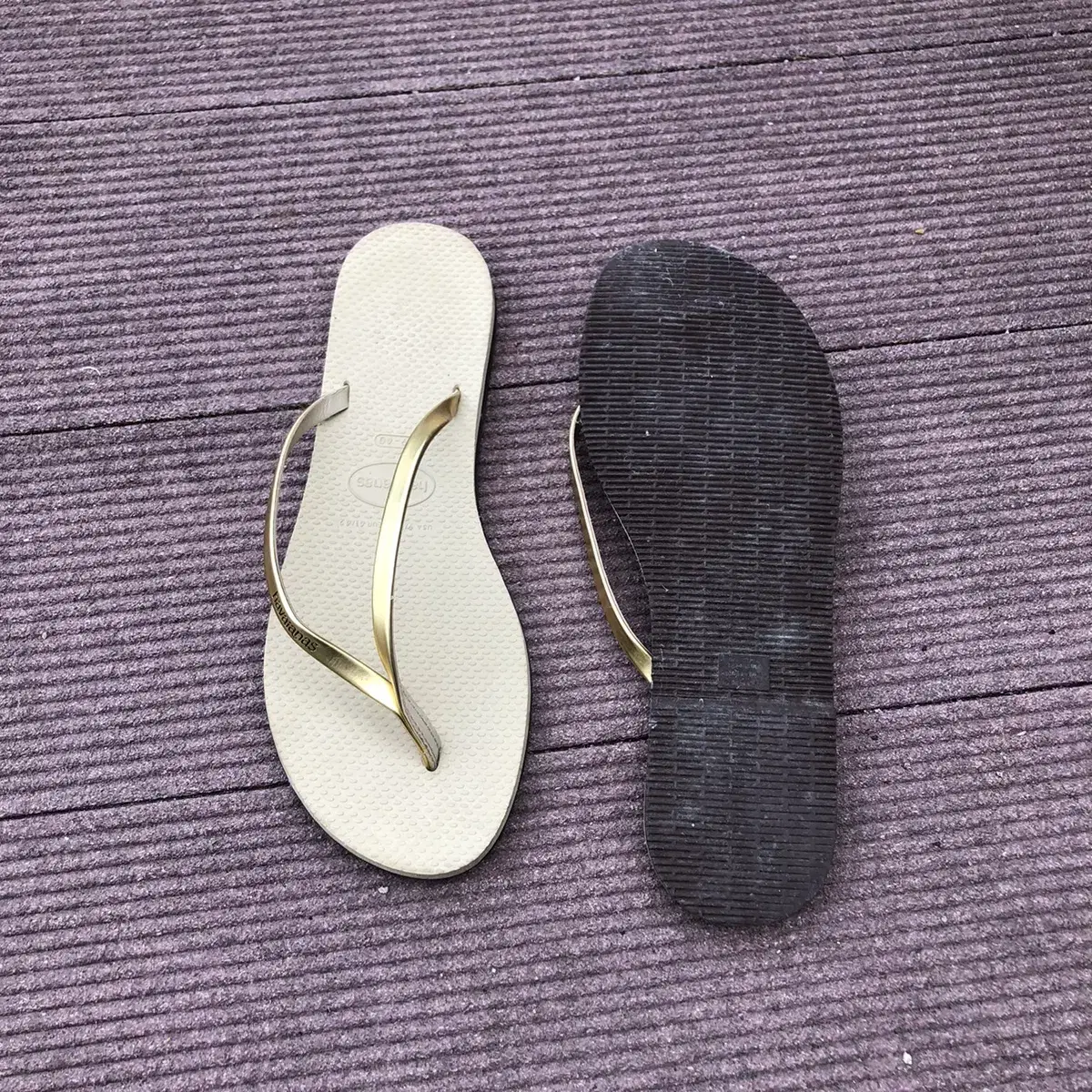 Vintage havaianas gold flip-flops