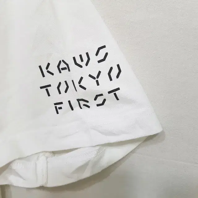 KAWS TOKYO FIRST 유니클로 티셔츠 남성용