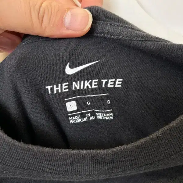 NIKE 나이키 빅로고 프린팅 반팔 티 L 블랙