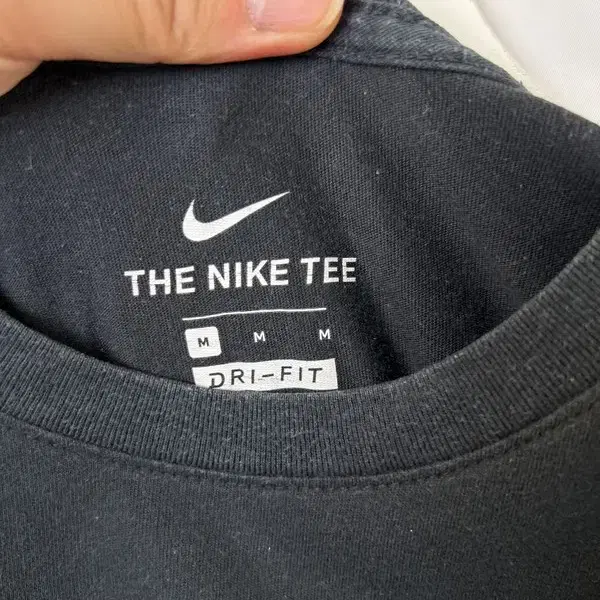 NIKE 나이키 로고 그래픽 프린팅 드라이핏 반팔 티 M 블랙