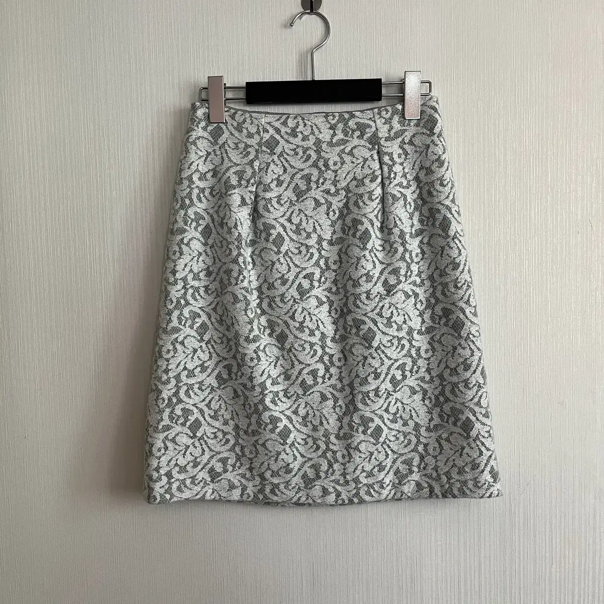 Ornament pattern skirt