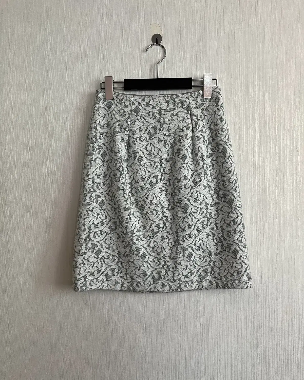 Ornament pattern skirt