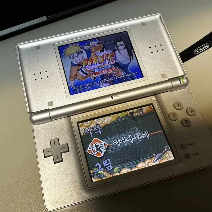 정상 작동 닌텐도 DS Lite 실버 색상 본체 판매 양도