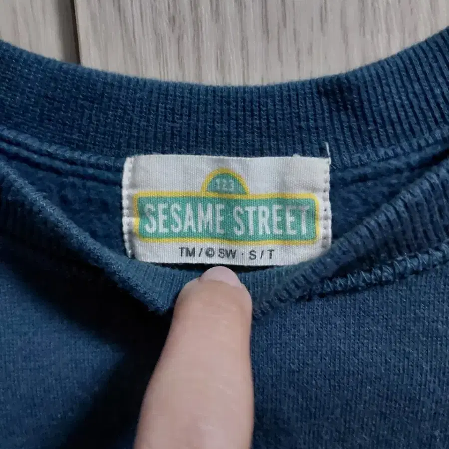 SESAME STREET 엘모 기모 맨투맨