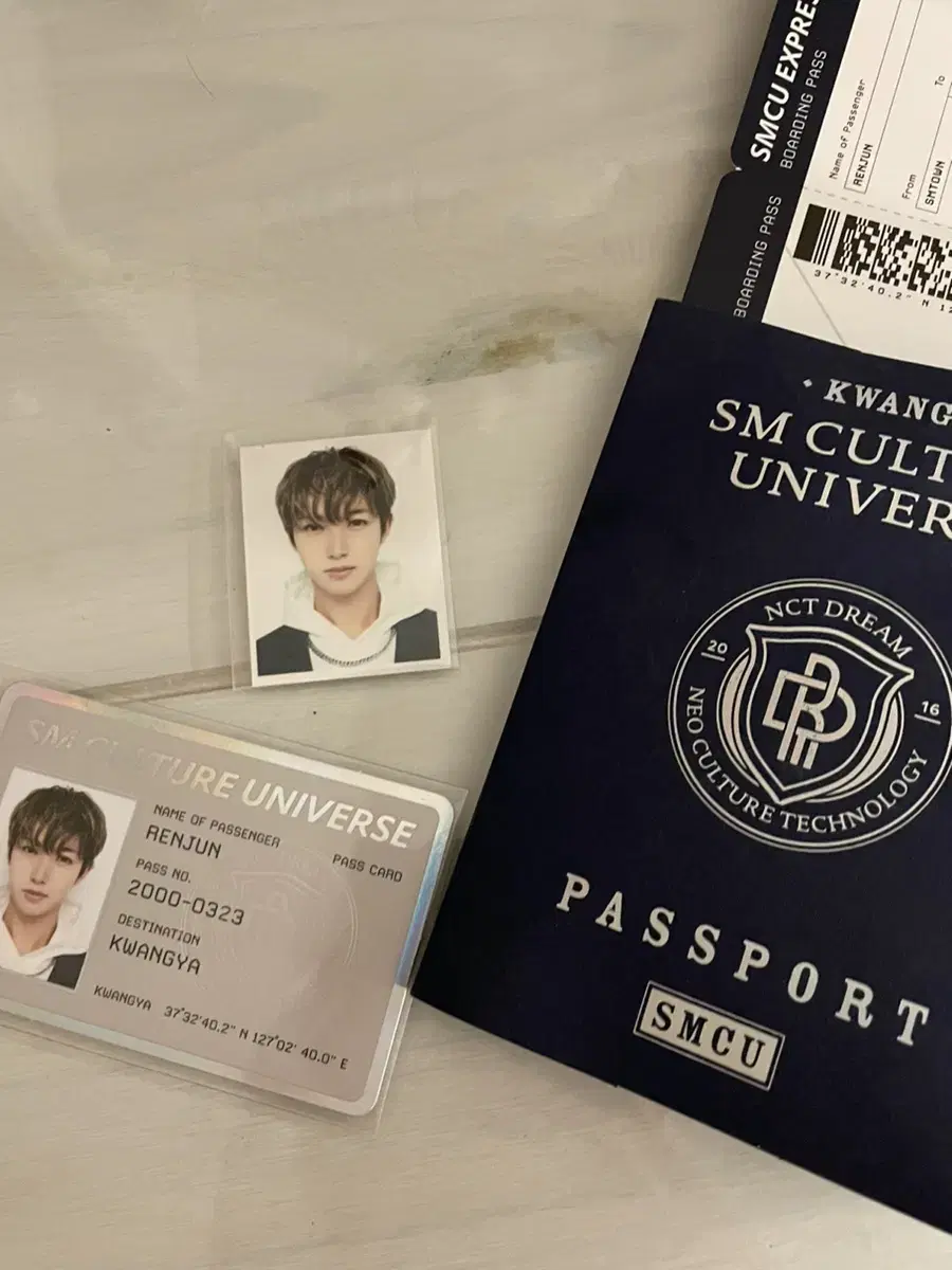 NCT renjun sells passport ID kards