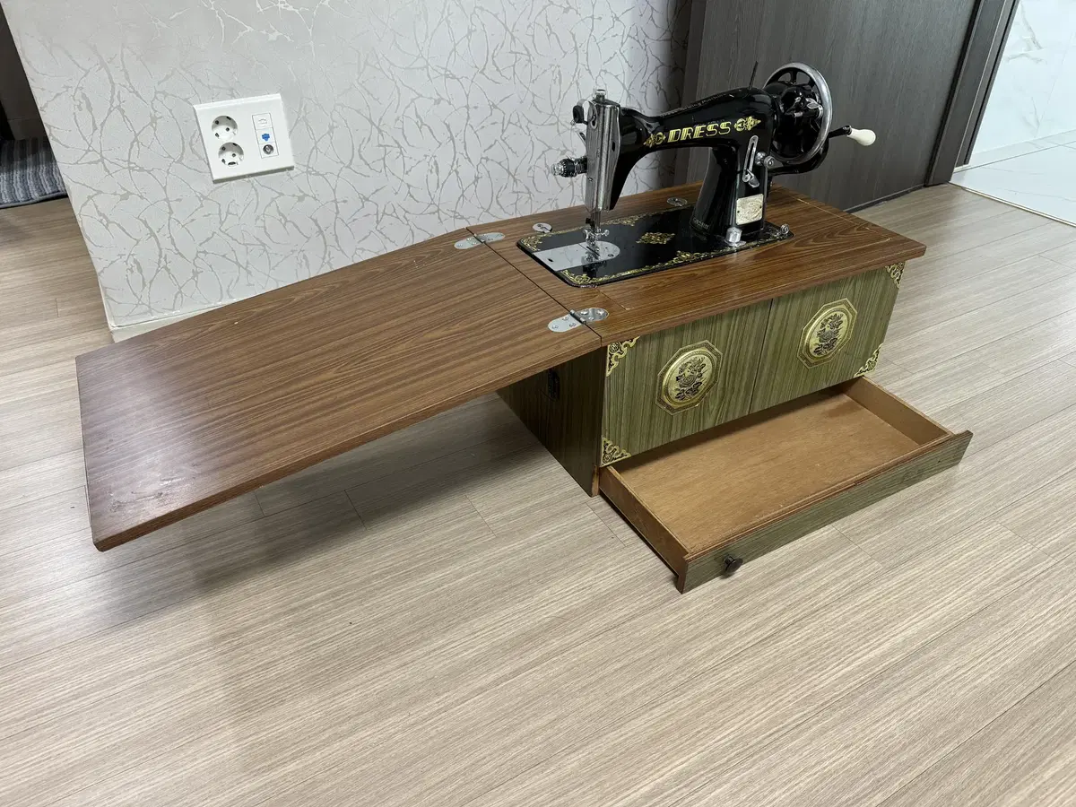 [Used] Old dress sewing machine vintage retro antique (30,000 won)